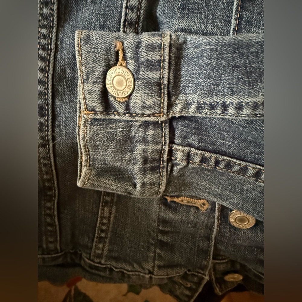 Levi's Classic Blue Denim Jacket - Picture 7 of 10